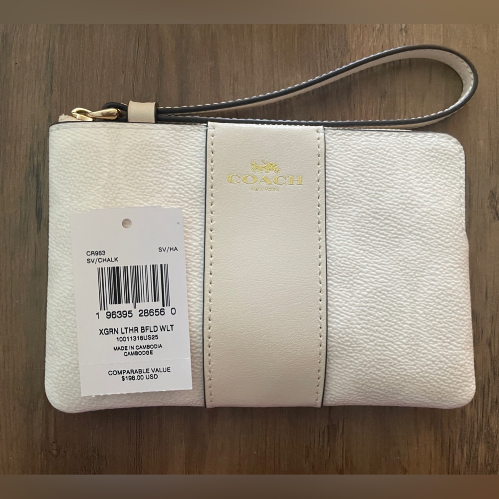 NWT Coach Chalk/White Signature Canvas Wristlet
